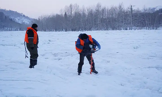 Из-за перепадов погоды на реках взрывают лед в ВКО