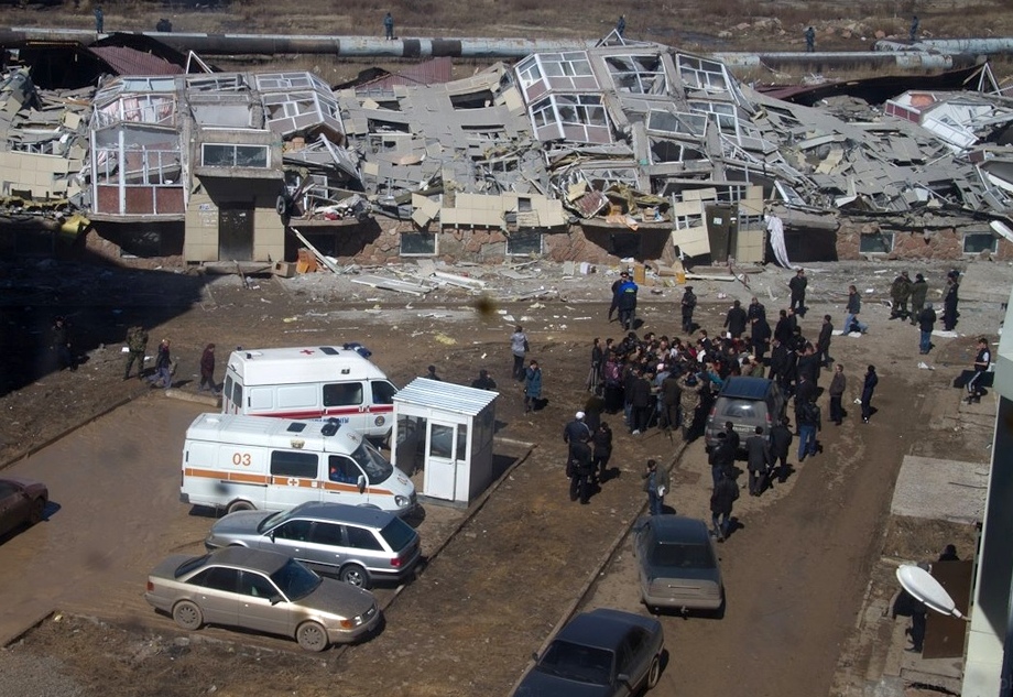 Руины так и не запущенного в эксплуатацию дома, в карагандинском микрорайоне