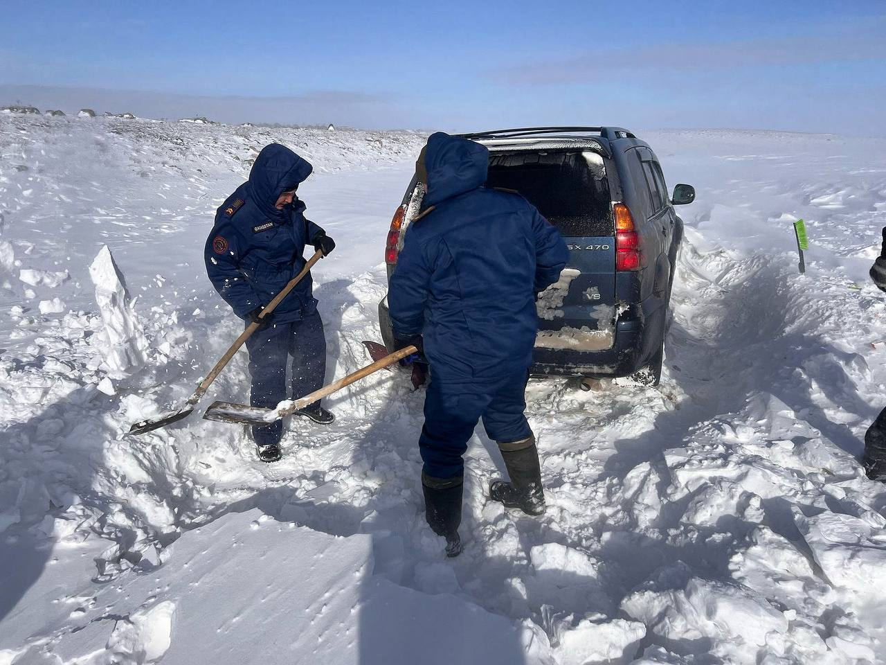 Пропавших в снежном заносе людей обнаружили в Улытауской области