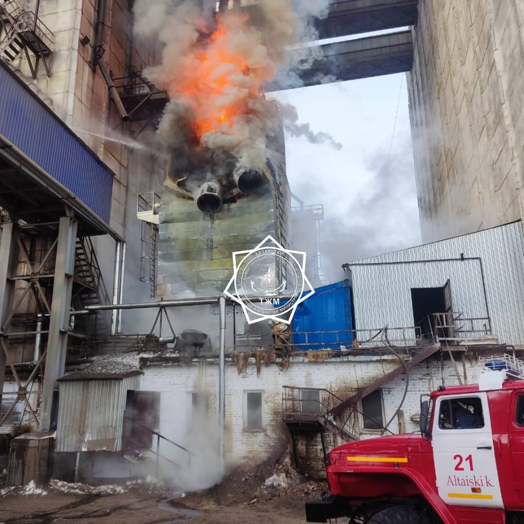 Элеватор с зерном горит в ВКО