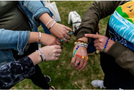 В Мексике бойко идет торговля амулетами от плохого влияния кометы и затмения