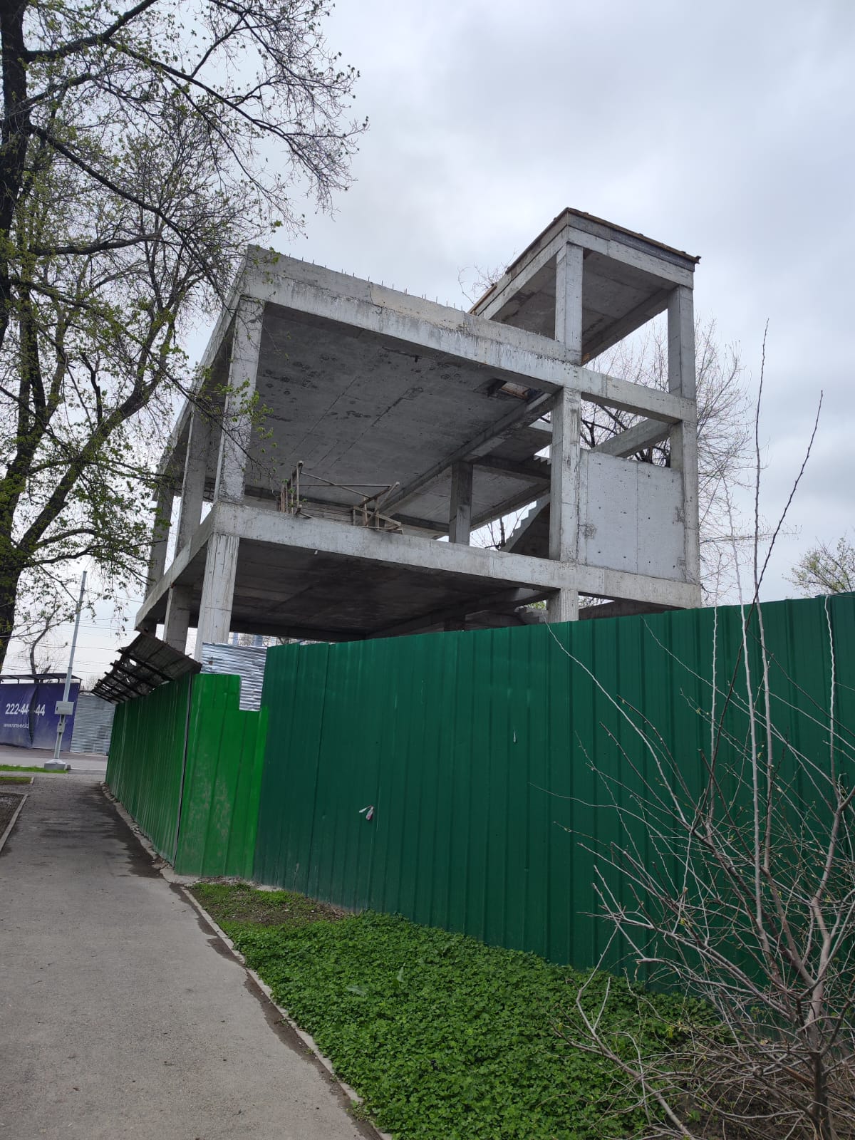 Пристройка к стоянке Ауэзова Гоголя