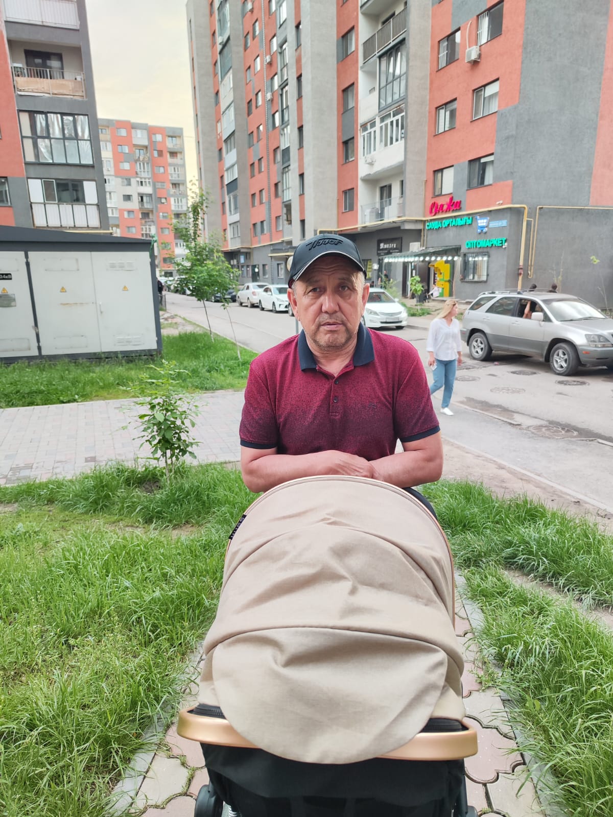 Житель дома Максутбек