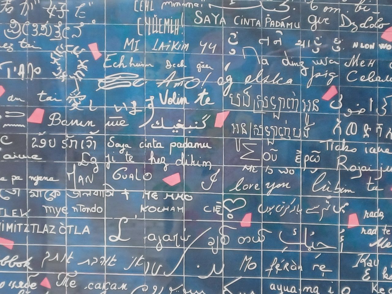 Стена любви Парижа. Фото: Альберт Ахметов Caravan.kz